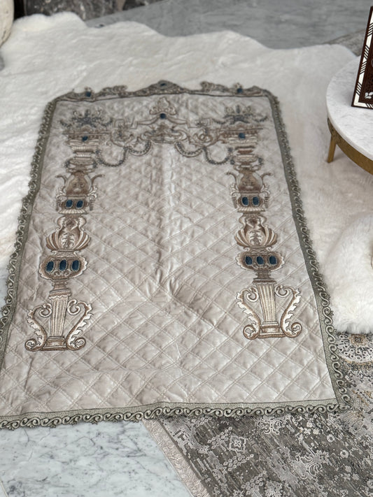 Embroidered  velvet mat with the case